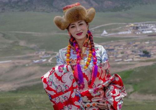 网红吃瓜藏族女孩视频,揭秘藏地风情与网络魅力 第1张 网红吃瓜藏族女孩视频,揭秘藏地风情与网络魅力 第1张